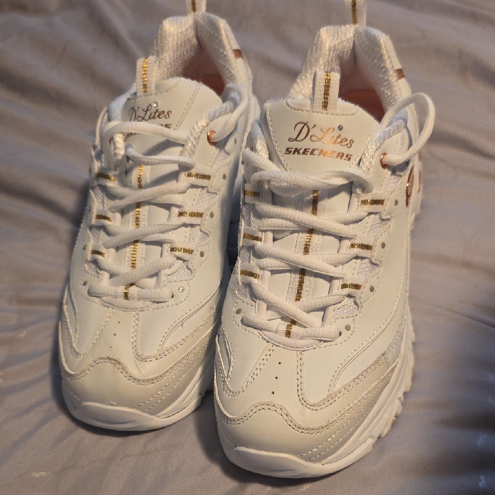 Skechers D'Lites Womens White and Gold Sneakers